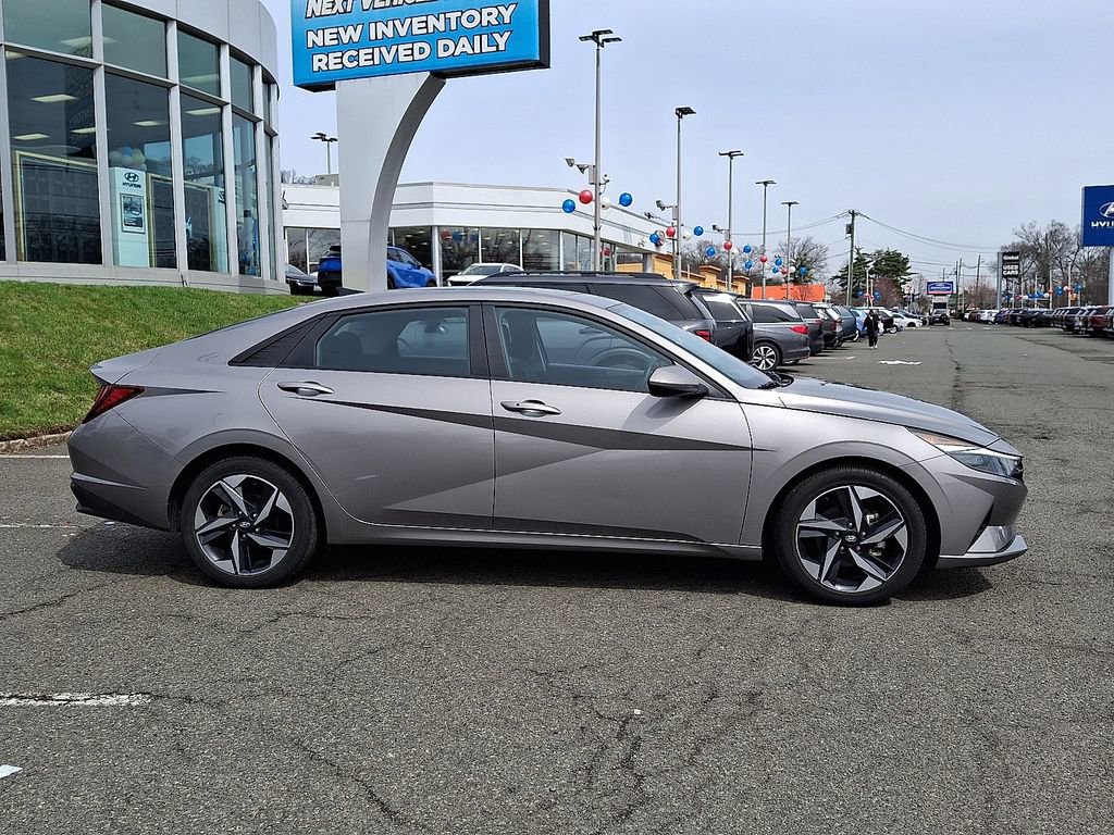 Used 2023 Hyundai Elantra SEL w/ Convenience Package image 8