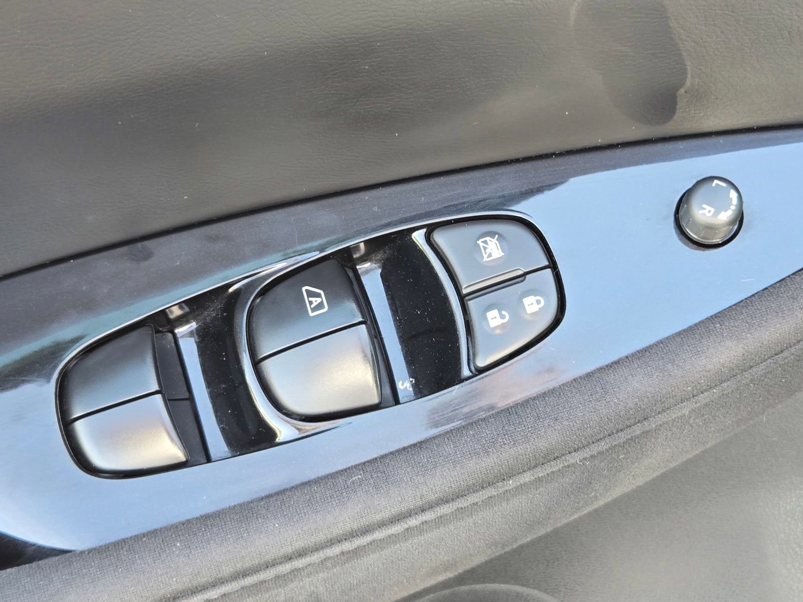 Used 2016 Nissan Leaf SV w/ Premium Package FWD image 23