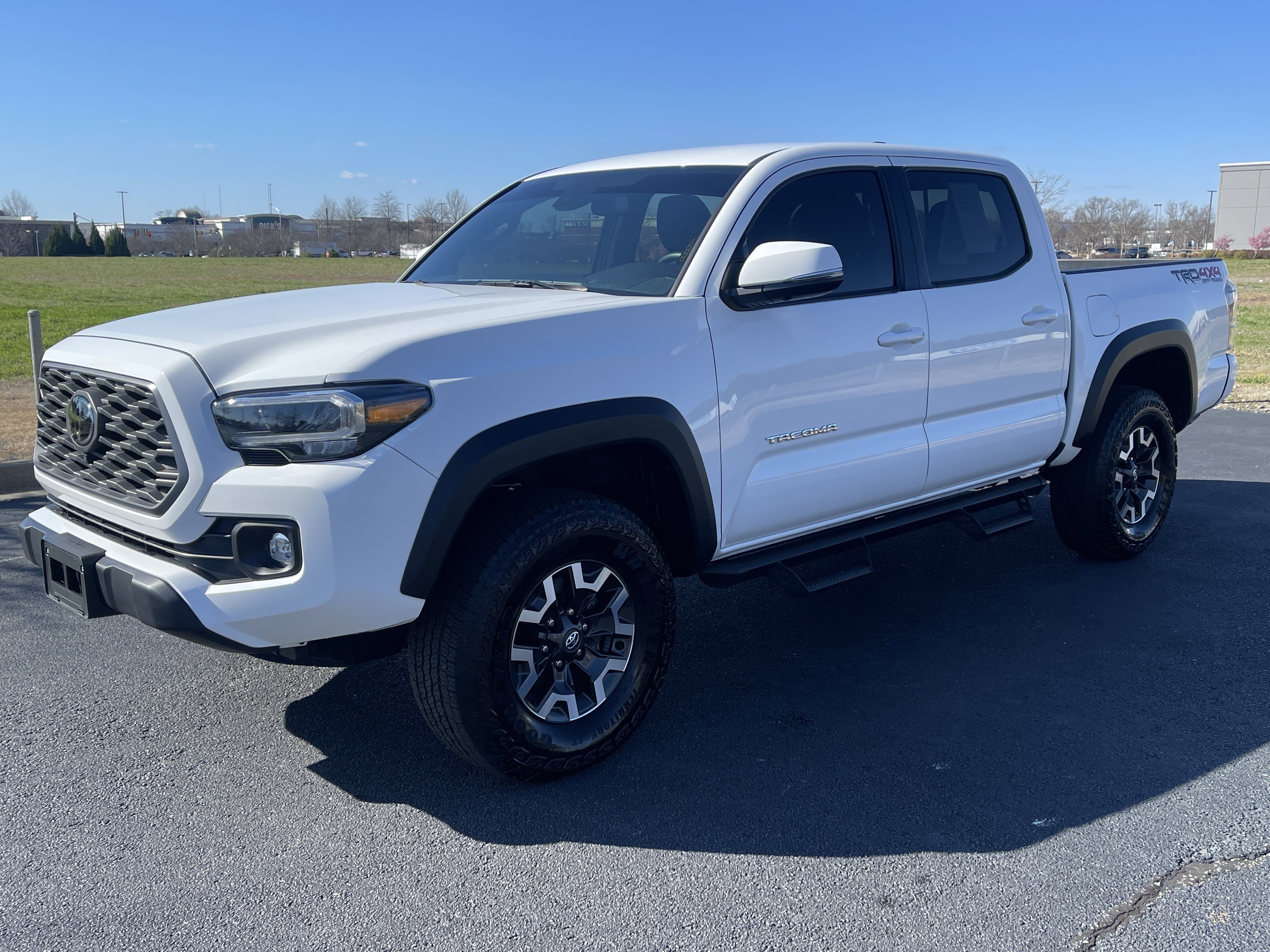 Used 2023 Toyota Tacoma TRD Off-Road w/ Advanced Technology Package image 5