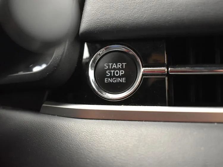 Used 2025 Mitsubishi Outlander SE image 28