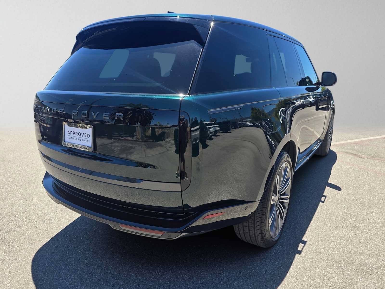 Used 2025 Land Rover Range Rover SE AWD/4WD image 5
