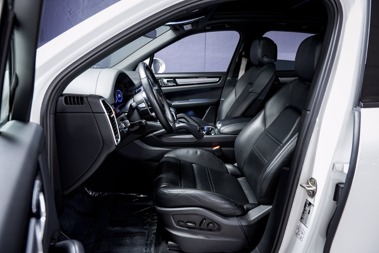 Used 2023 Porsche Cayenne Platinum Edition AWD/4WD image 19