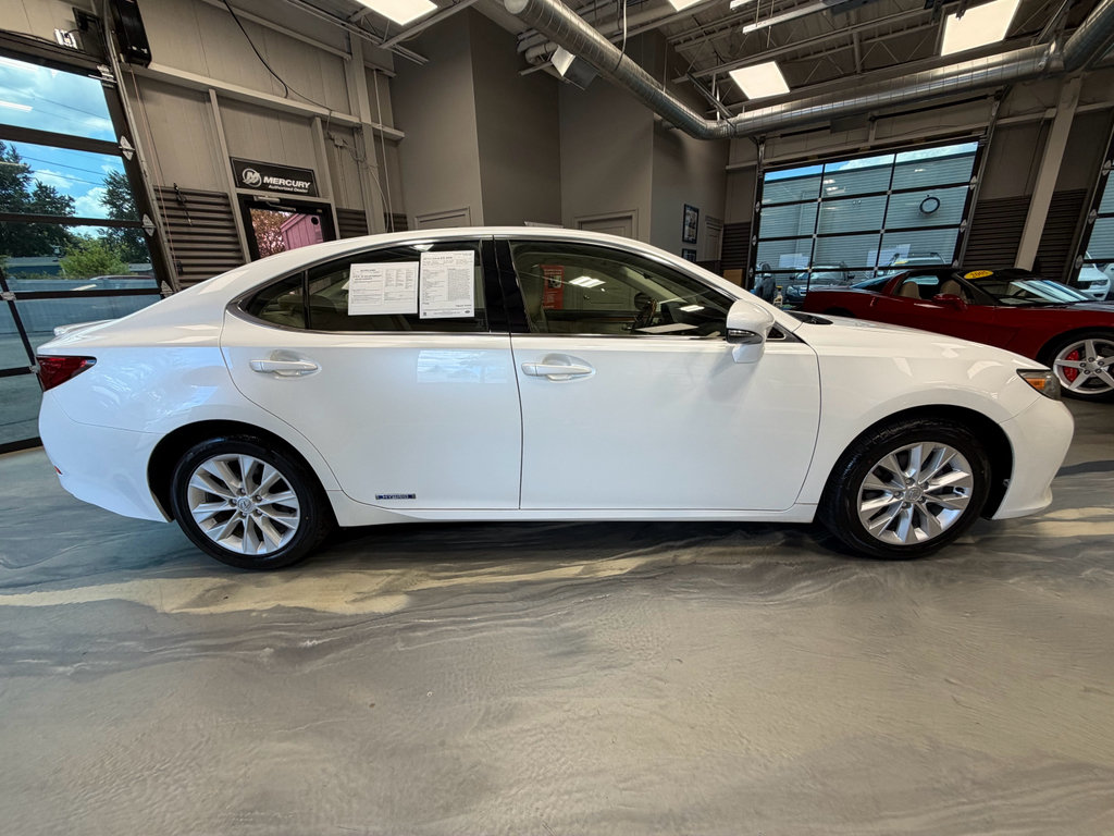 Used 2013 Lexus ES 300h w/ Luxury Pkg FWD image 31