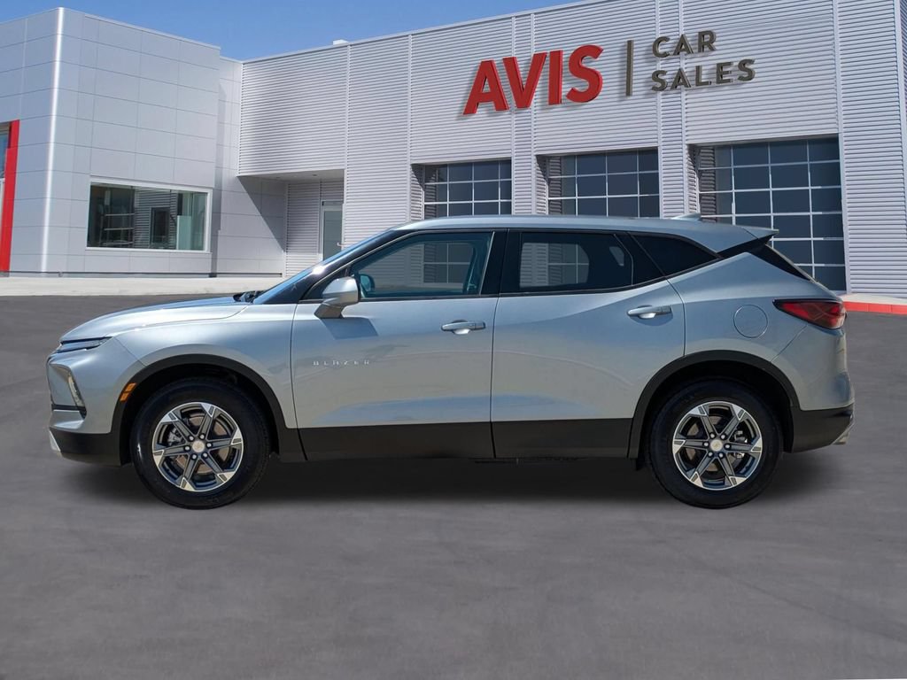 Used 2025 Chevrolet Blazer LT AWD/4WD image 10