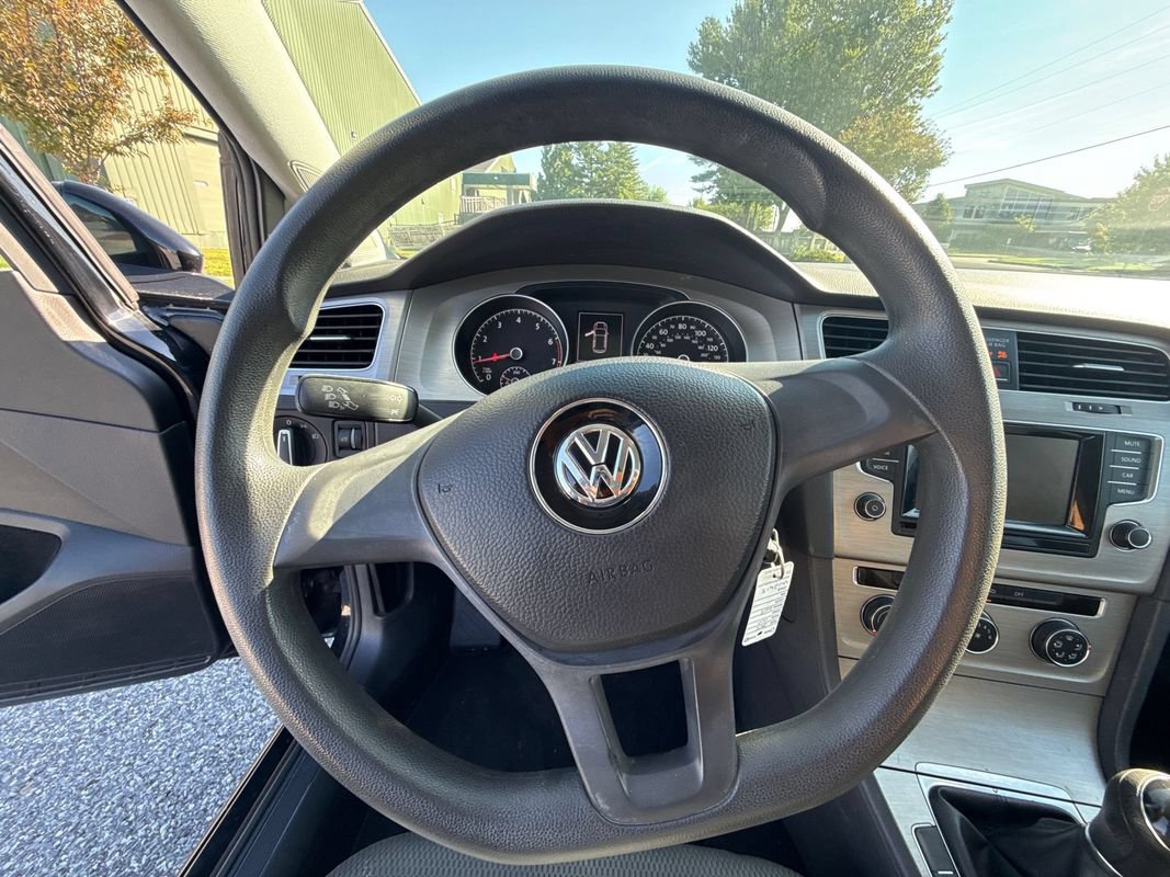 Used 2015 Volkswagen Golf Launch Edition FWD image 19
