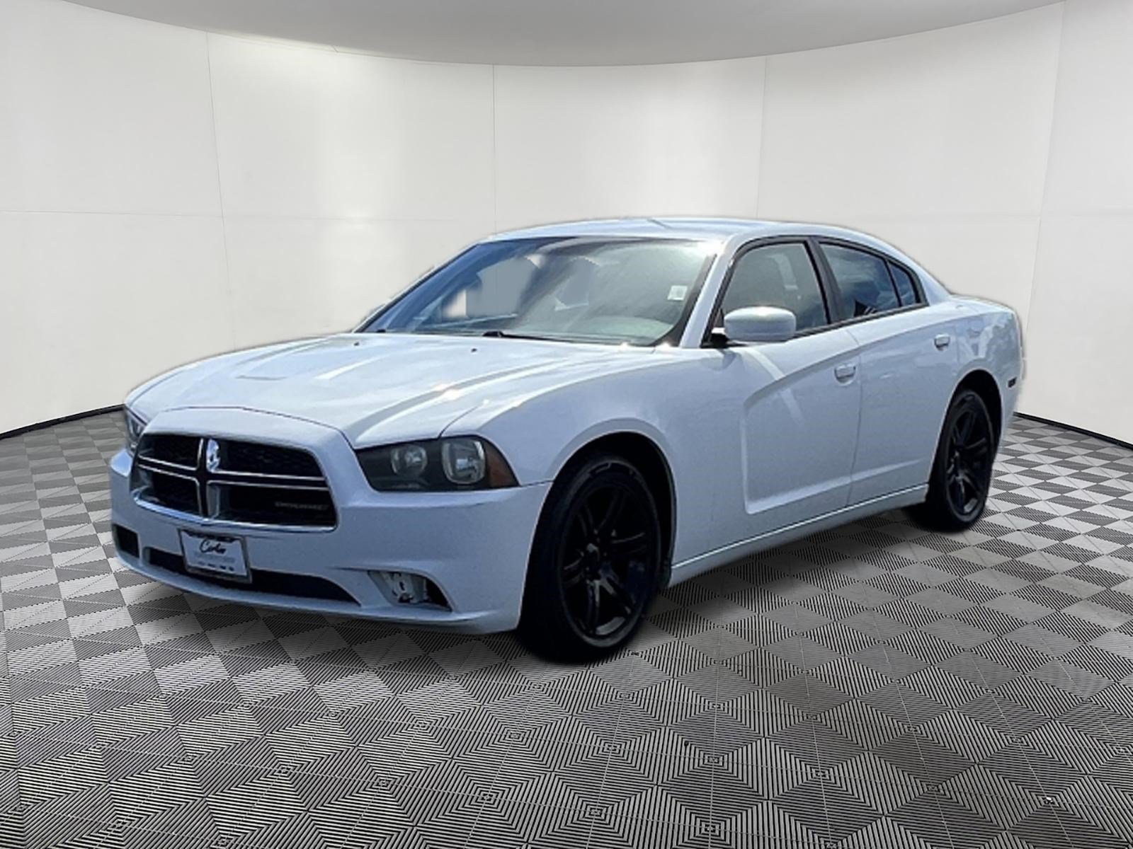 Used 2014 Dodge Charger SE RWD image 3