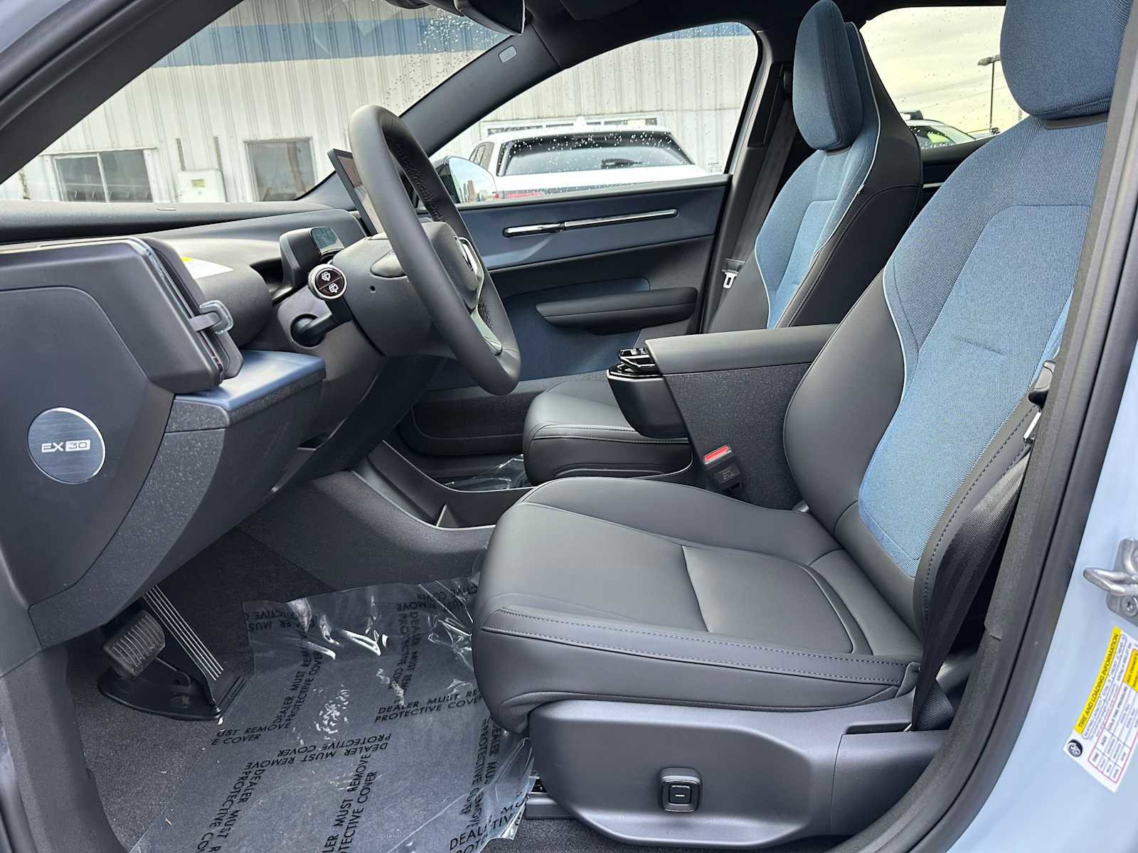 New 2026 Volvo EX30 Plus w/ Protection Package Premier image 19