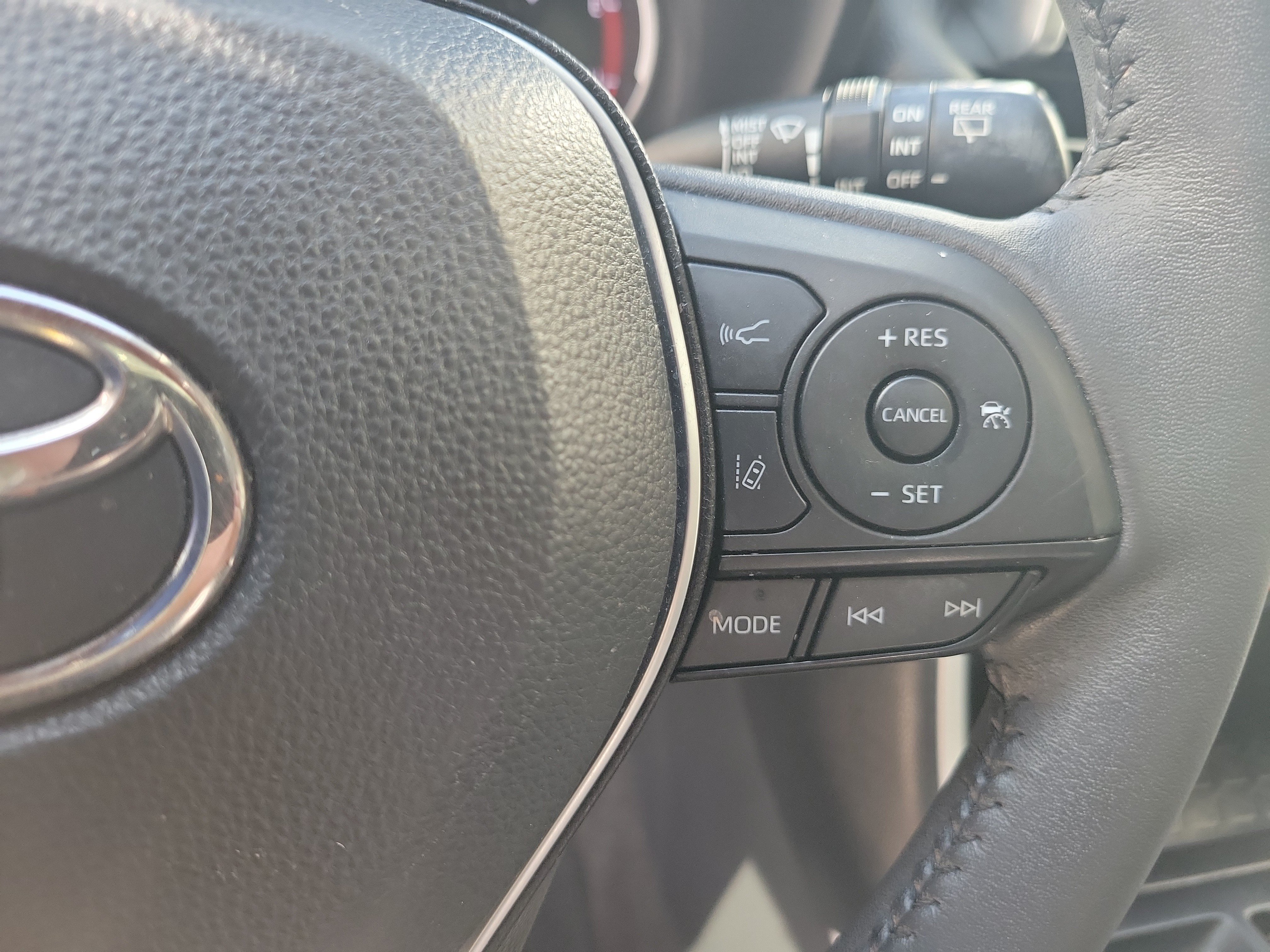 Used 2023 Toyota RAV4 XLE Premium FWD image 29