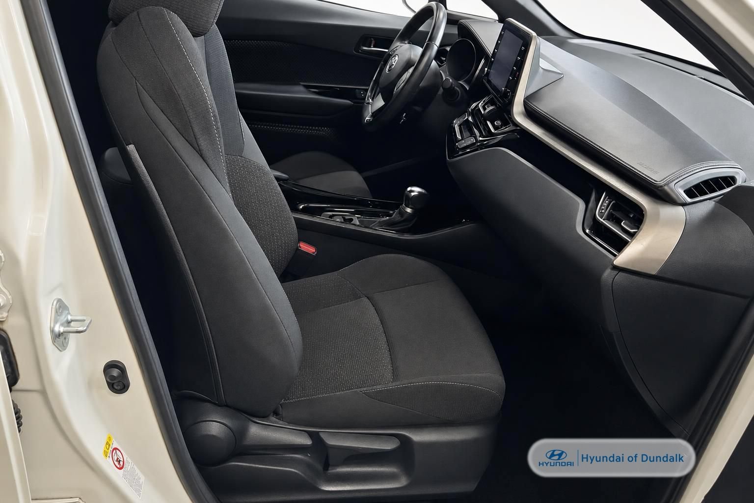 Used 2019 Toyota C-HR XLE FWD image 11