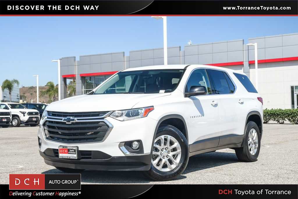 Used 2021 Chevrolet Traverse LS FWD image 1
