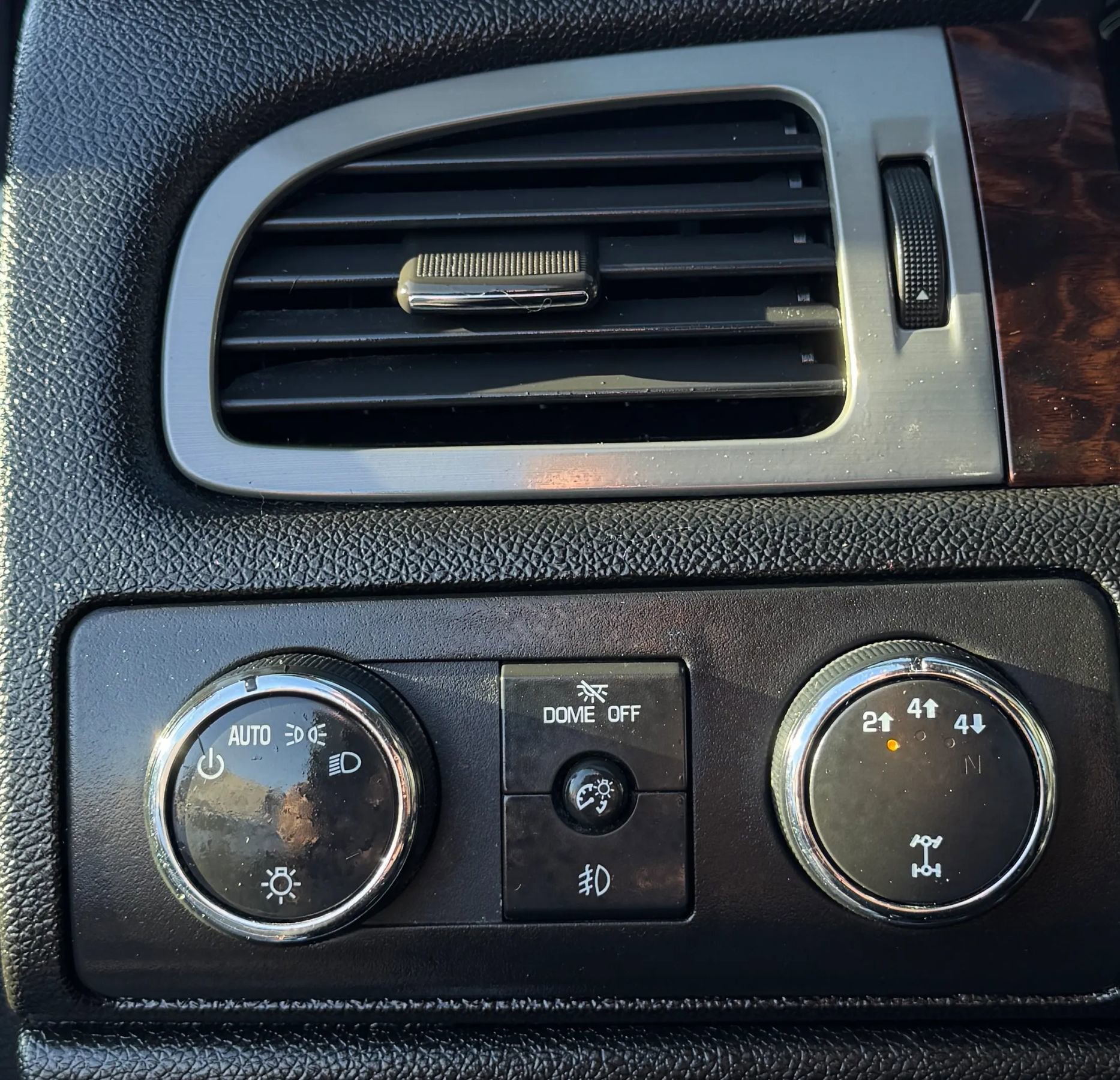 Used 2011 GMC Sierra 3500 Denali image 16