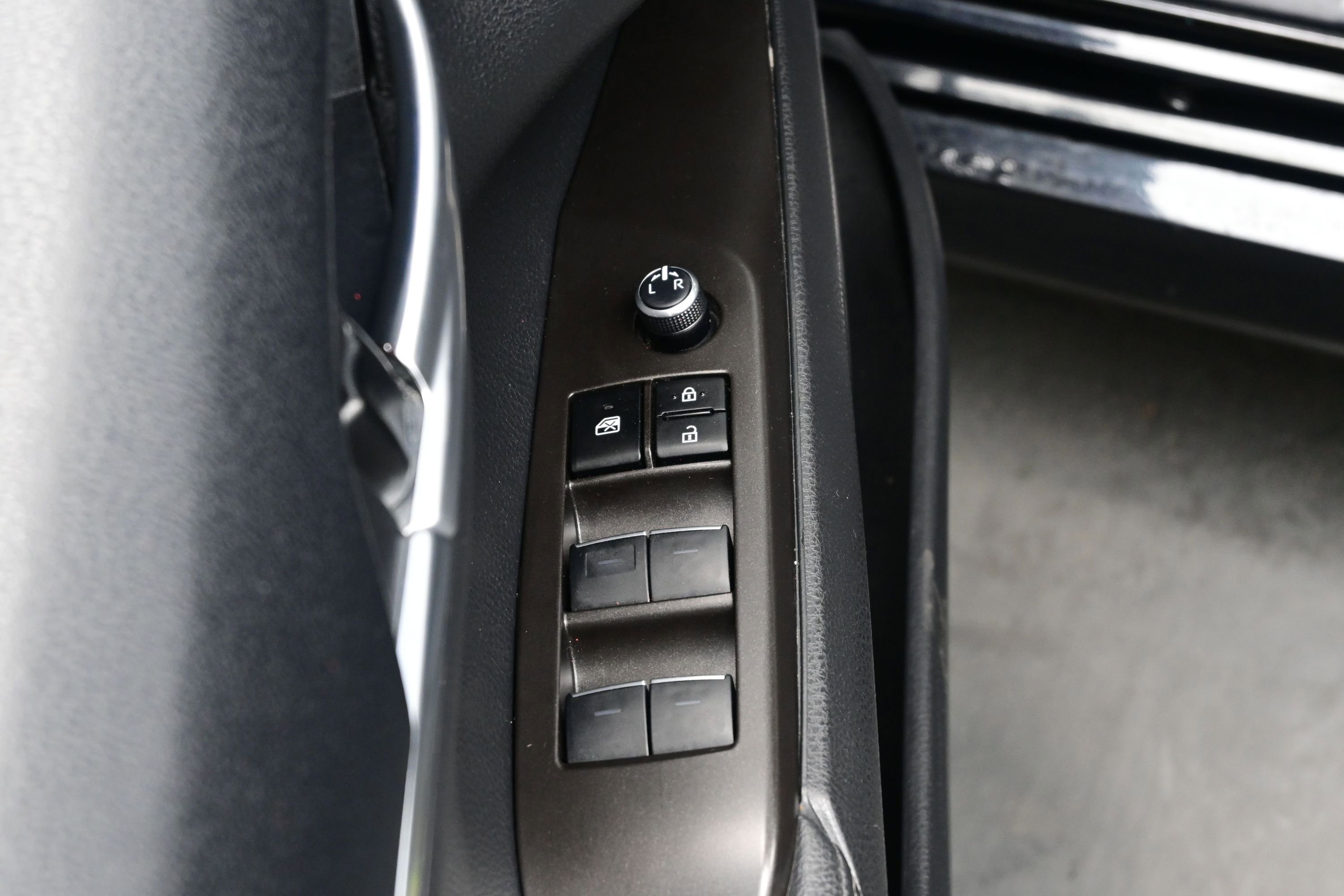 Used 2024 Toyota Camry XLE FWD image 11