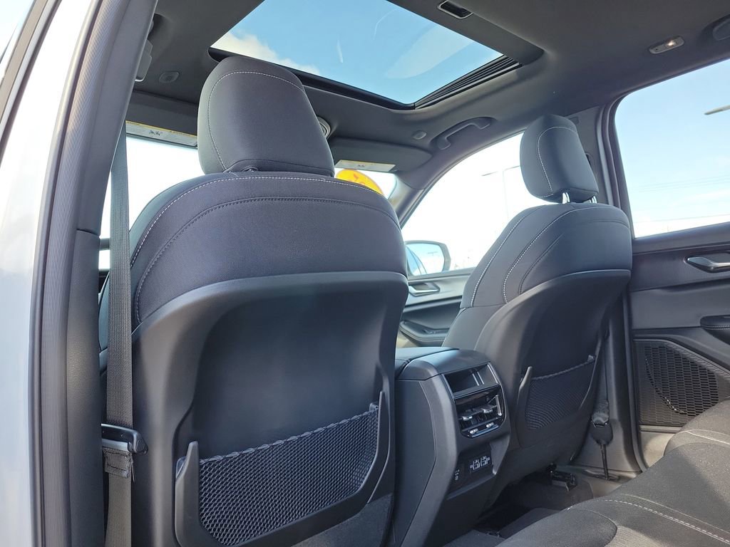 New 2025 Jeep Grand Cherokee Laredo X w/ Luxury Tech Group I image 14