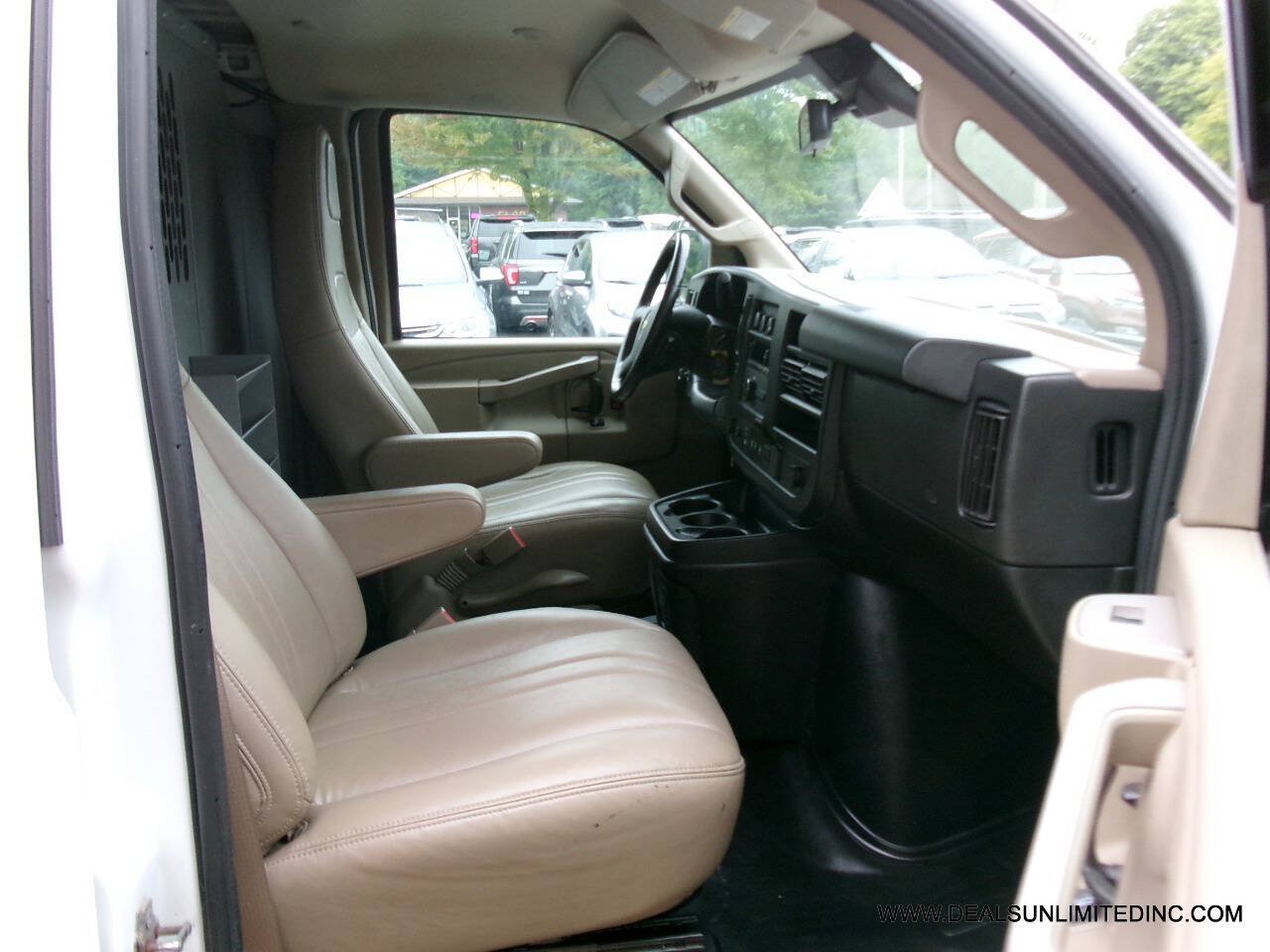 Used 2020 Chevrolet Express 3500 w/ Driver Convenience Package RWD image 20