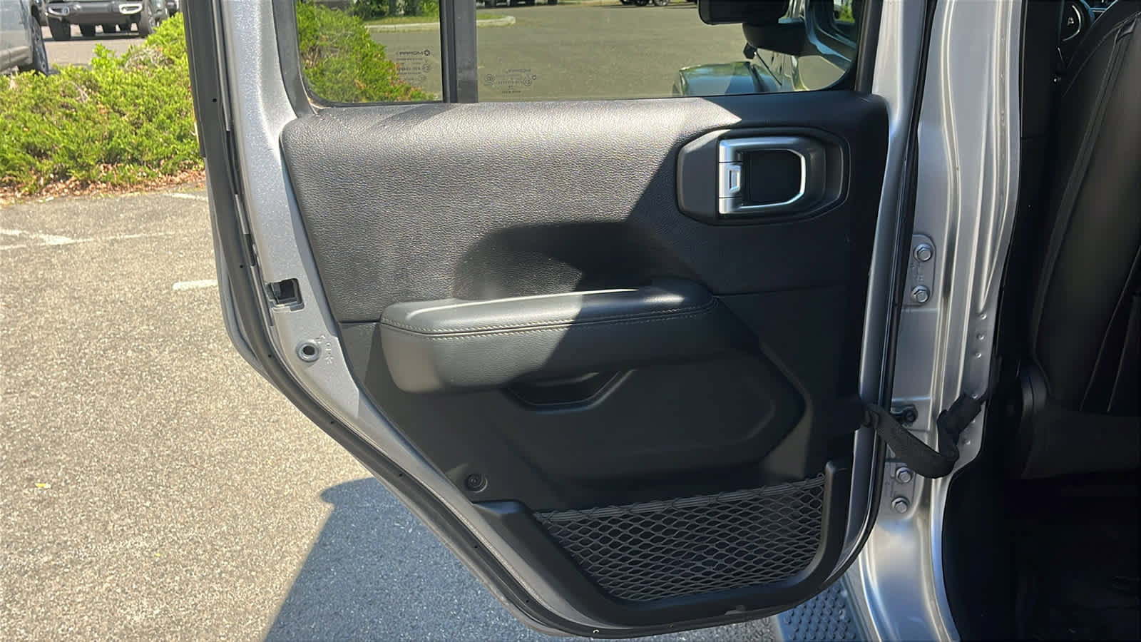 Used 2019 Jeep Wrangler Unlimited Sahara AWD/4WD image 23