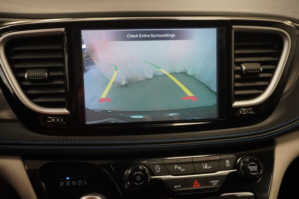 Certified 2021 Chrysler Pacifica Touring-L FWD image 33