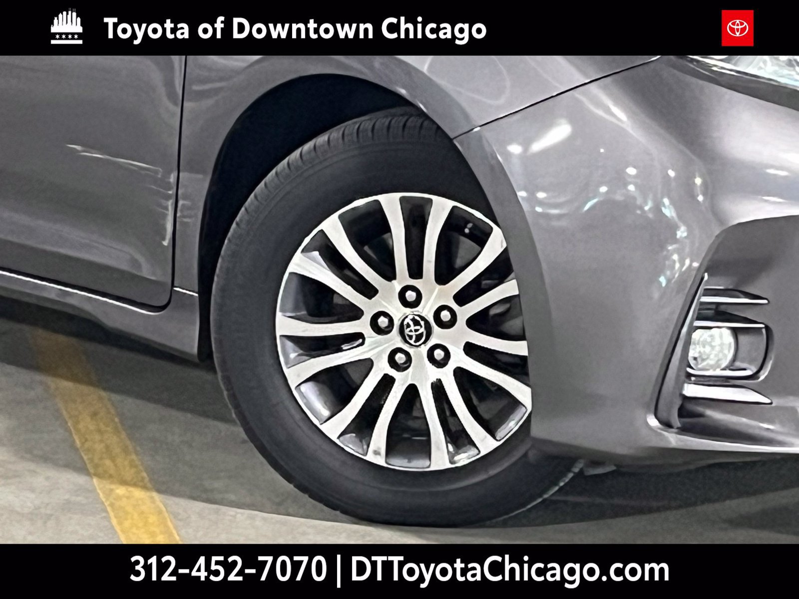 Used 2019 Toyota Sienna XLE w/ XLE Navigation Package FWD image 2
