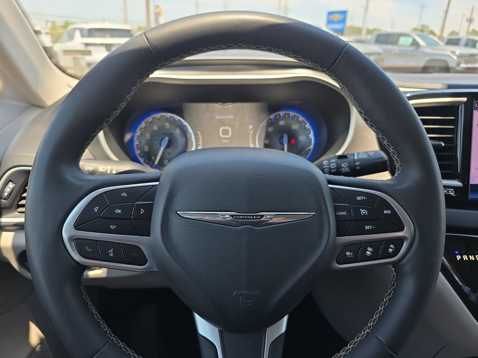 Used 2023 Chrysler Pacifica Touring-L FWD image 19