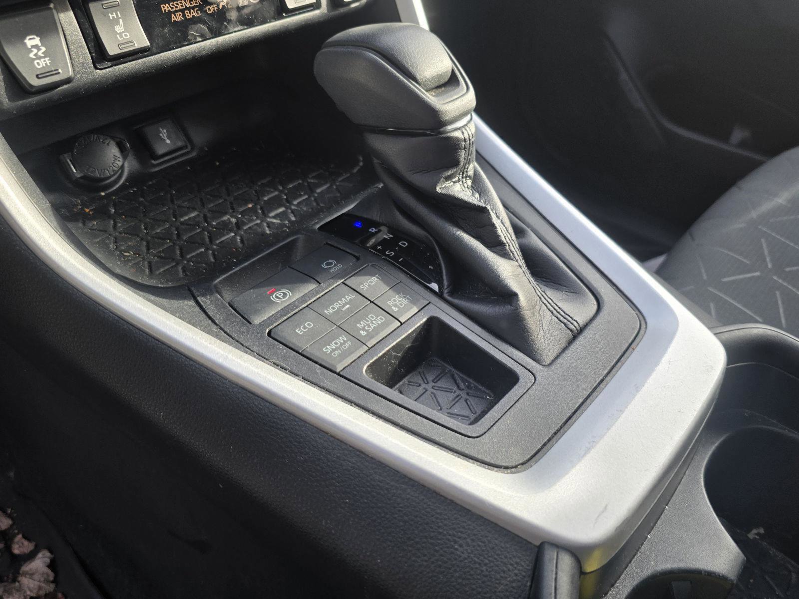 Used 2020 Toyota RAV4 XLE w/ Convenience Package image 12