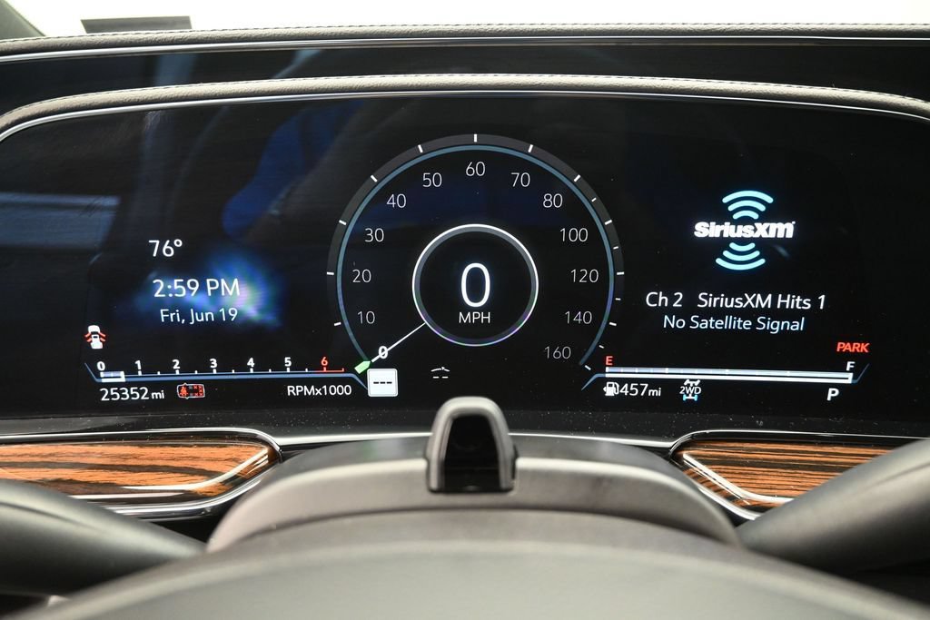 Used 2024 Cadillac Escalade ESV Premium Luxury AWD/4WD image 25