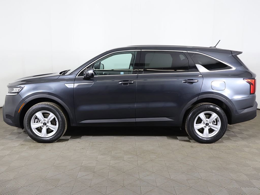 Used 2023 Kia Sorento LX image 17