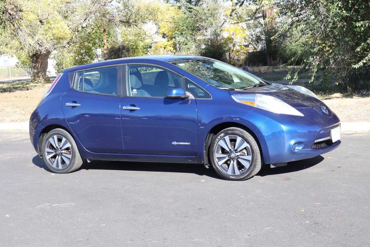 Used 2016 Nissan Leaf SV image 2