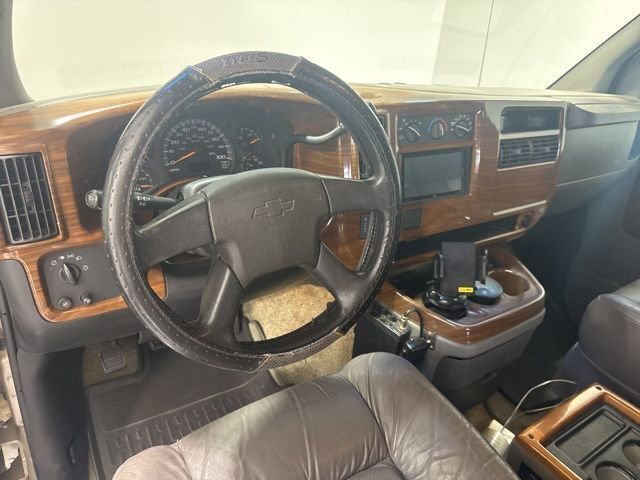 Used 2003 Chevrolet Express 1500 w/ Preferred Equipment Group 4 RWD image 13
