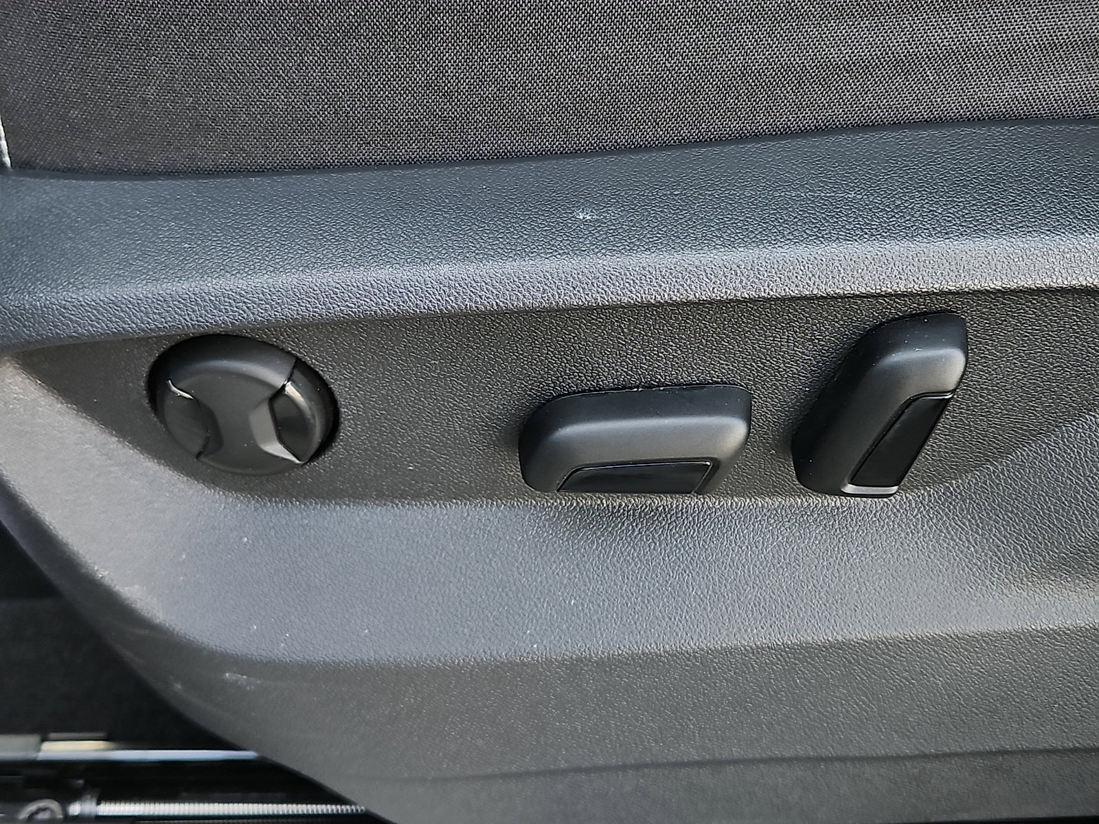 Used 2025 Volkswagen Atlas Cross Sport SE image 26