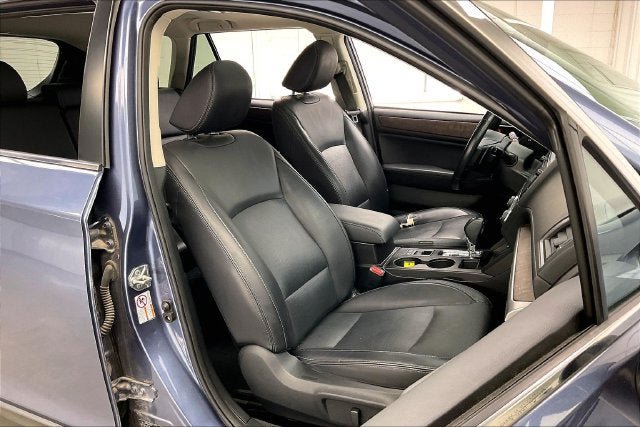 Used 2017 Subaru Outback 2.5i Limited AWD/4WD image 7