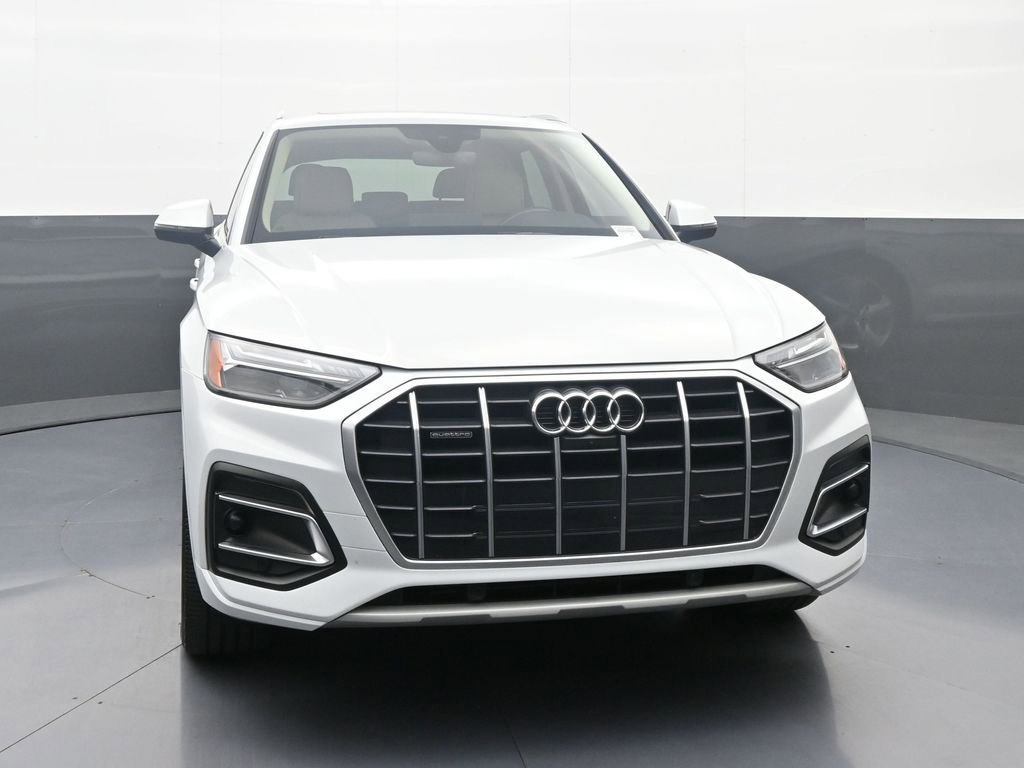 Used 2021 Audi Q5 2.0T Premium Plus w/ Premium Plus Package AWD/4WD image 2