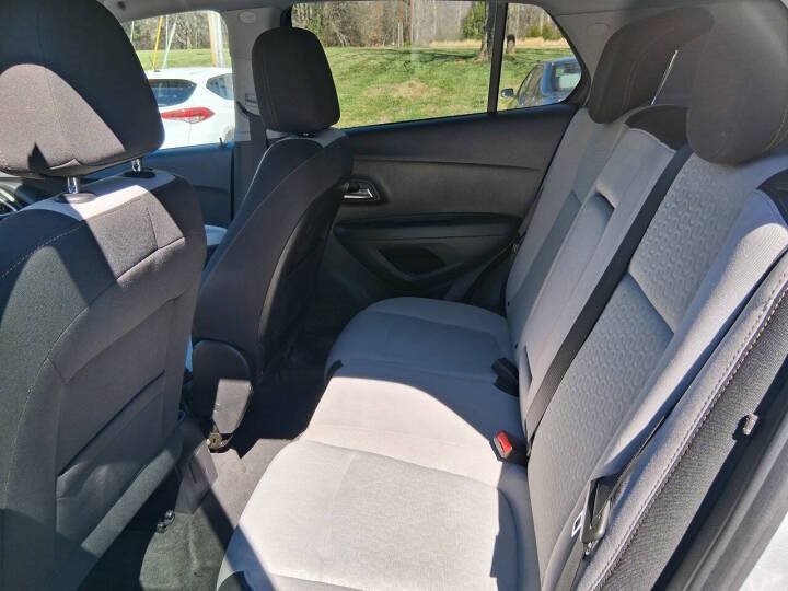 Used 2020 Chevrolet Trax LS w/ Tint and Cruise Package AWD/4WD image 10