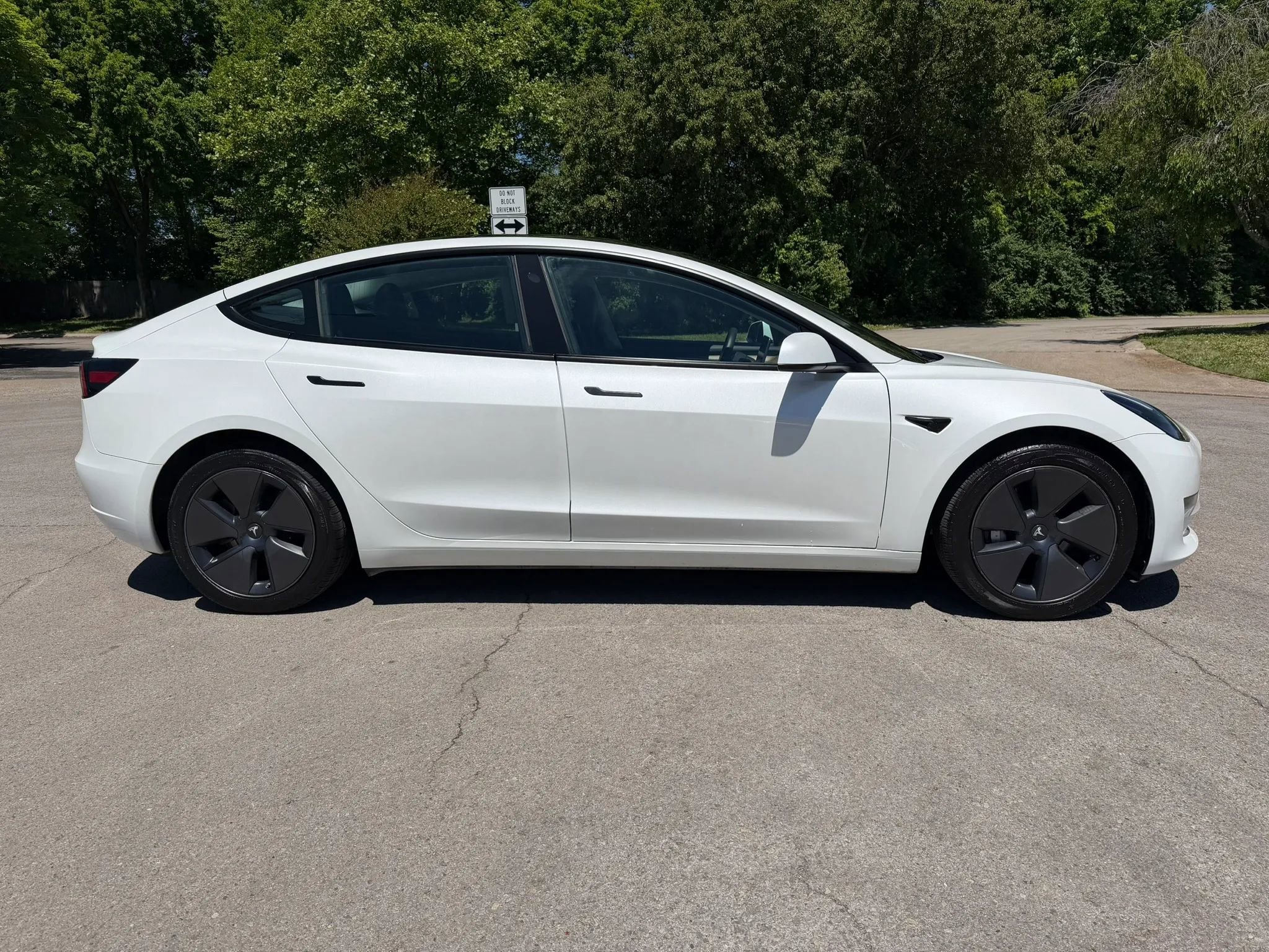 Used 2023 Tesla Model 3 Standard Range RWD image 5