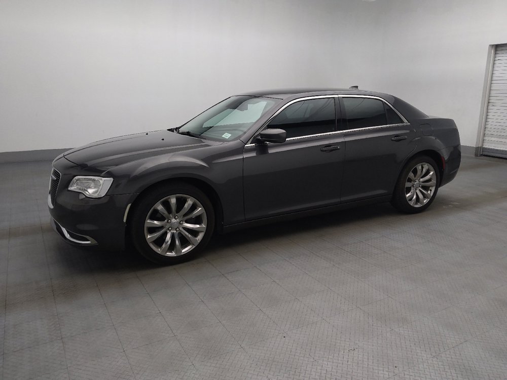 Used 2019 Chrysler 300 Touring w/ Quick Order Package 2EF RWD image 2