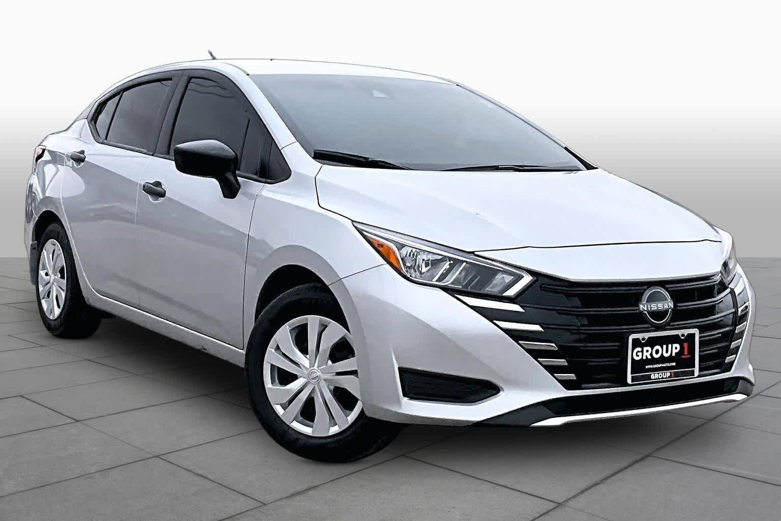 Used 2024 Nissan Versa S FWD image 3