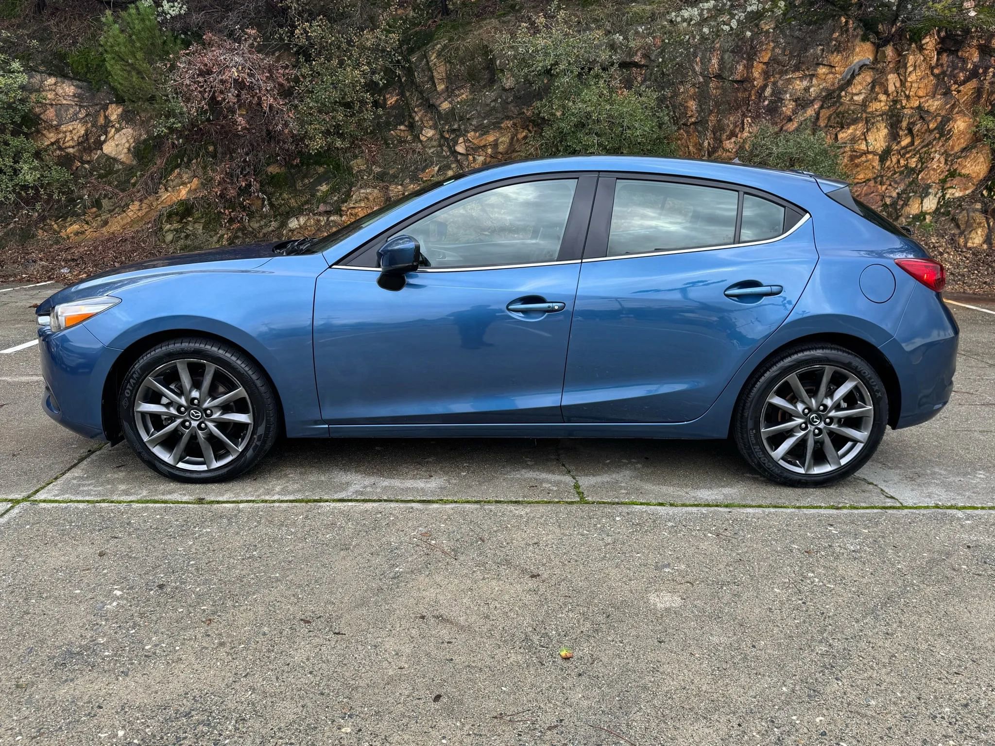 Used 2018 MAZDA MAZDA3 Touring image 2