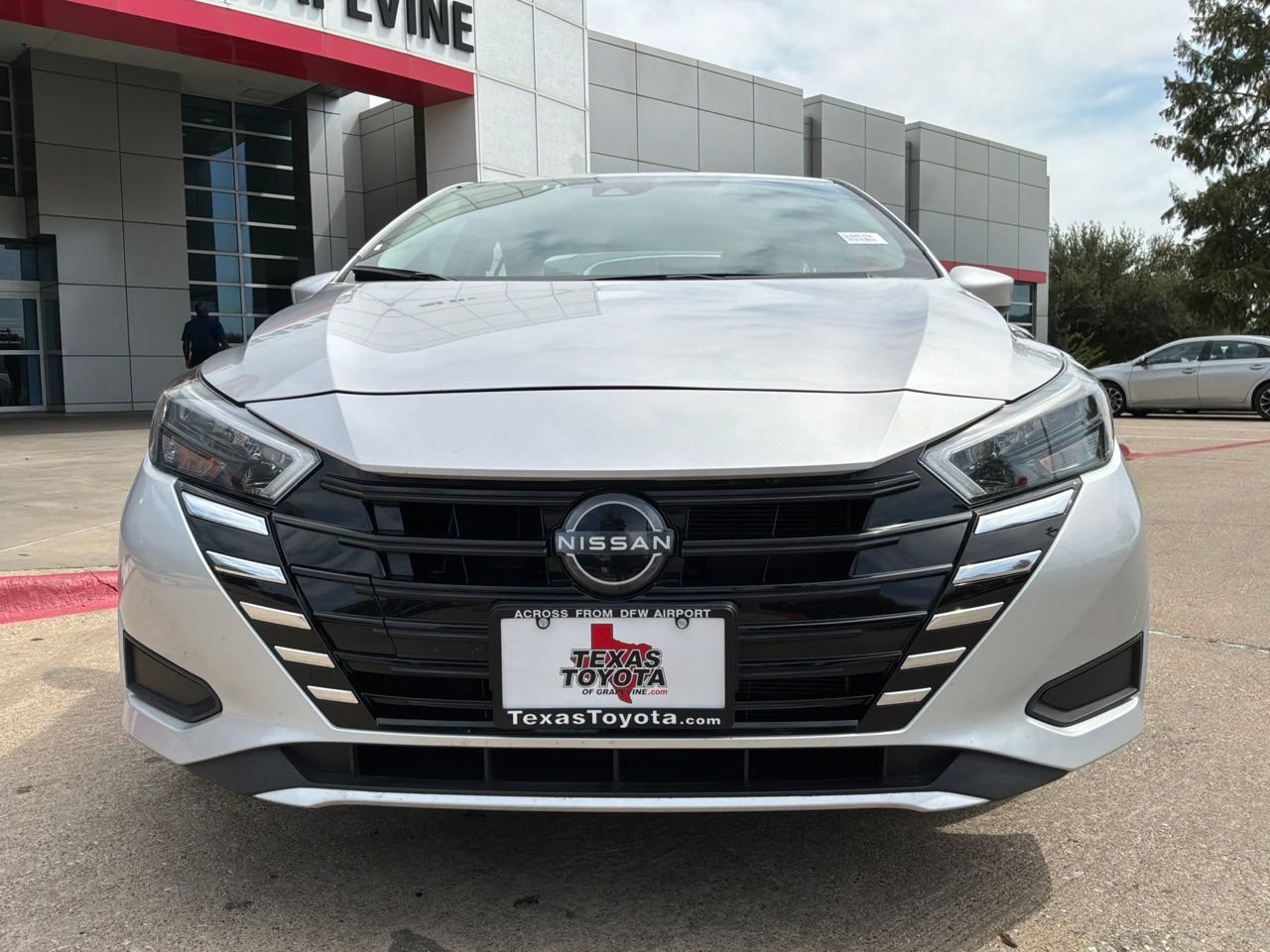 Used 2025 Nissan Versa SV FWD image 3