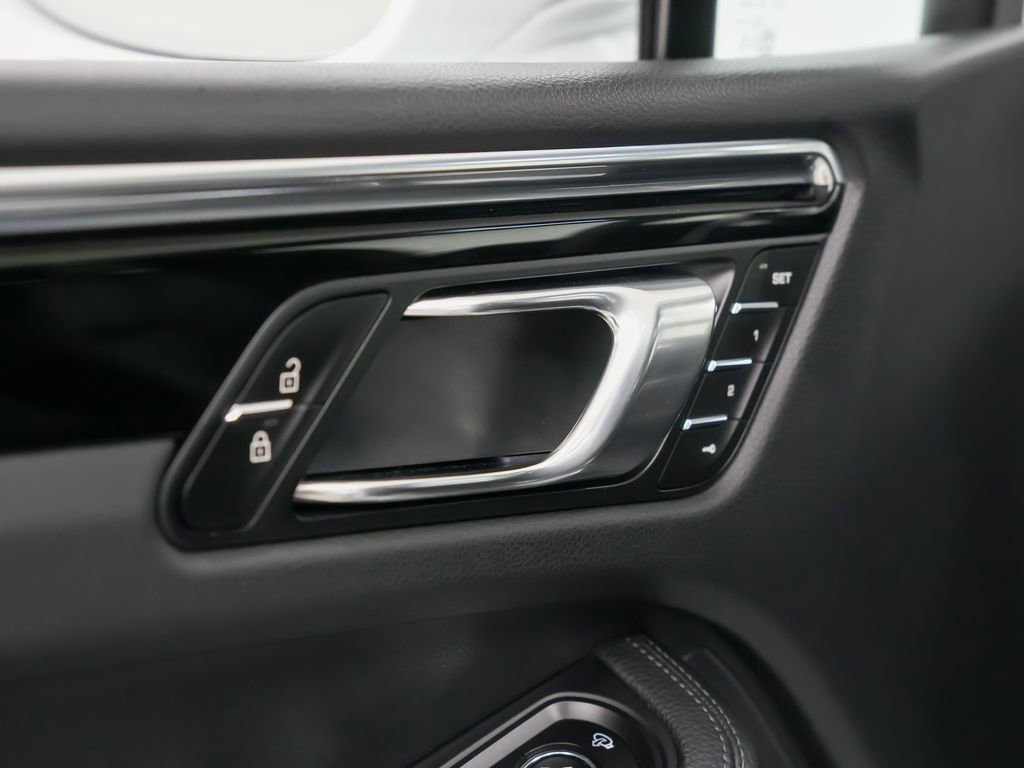 Certified 2025 Porsche Macan S image 22
