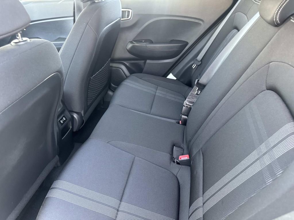 Certified 2025 Hyundai Venue SEL image 27