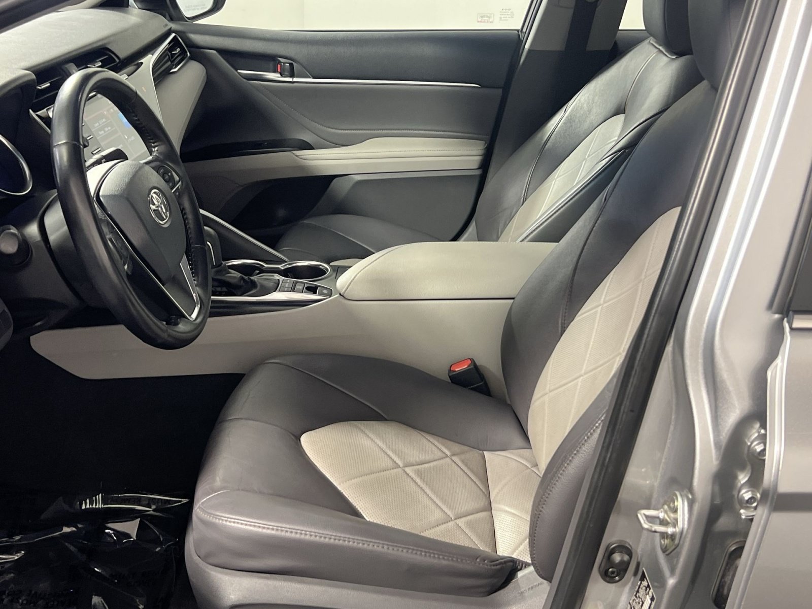 Used 2018 Toyota Camry XLE w/ Audio Package FWD image 14