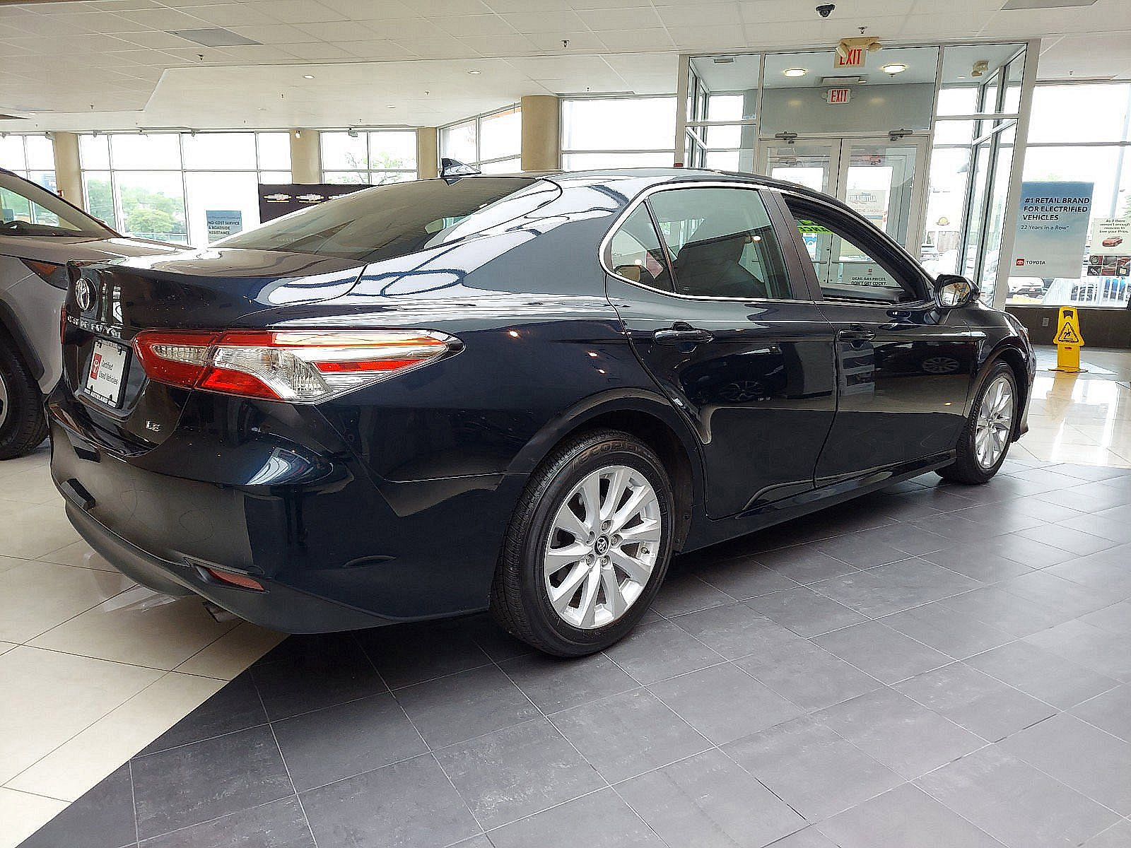 Used 2019 Toyota Camry LE FWD image 6