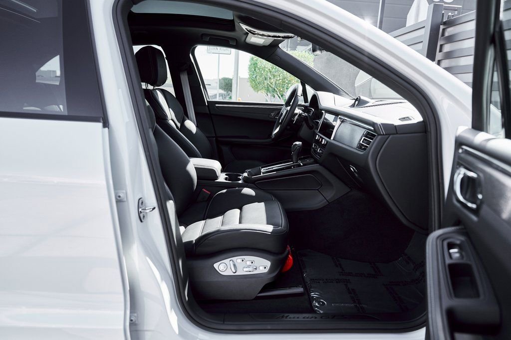 Used 2025 Porsche Macan GTS image 27