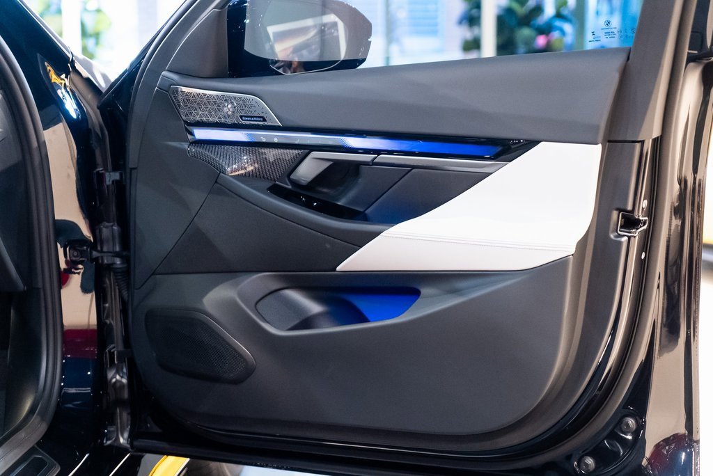 Used 2025 BMW M5 Touring image 41