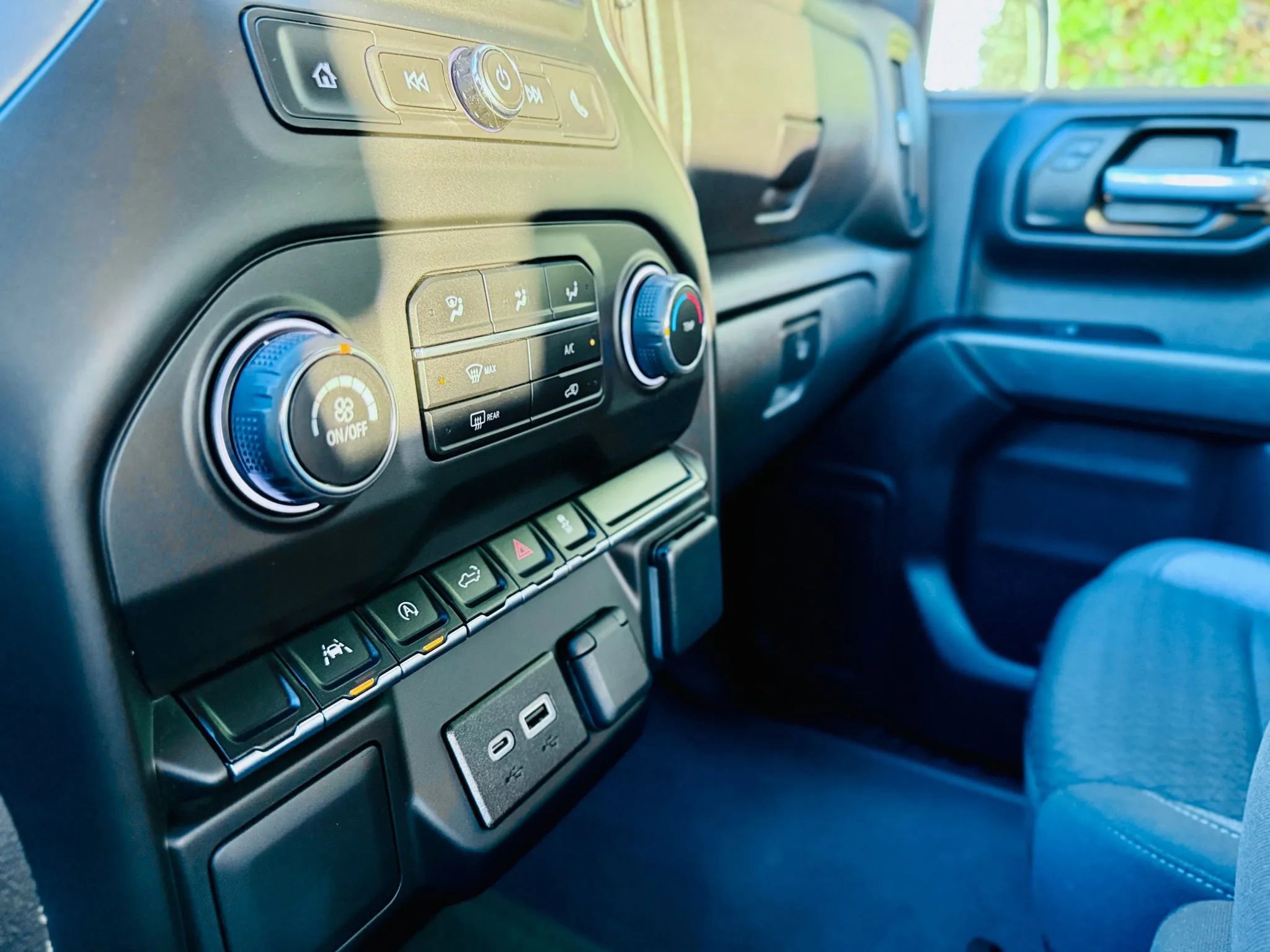 Used 2022 Chevrolet Silverado 1500 Custom image 45