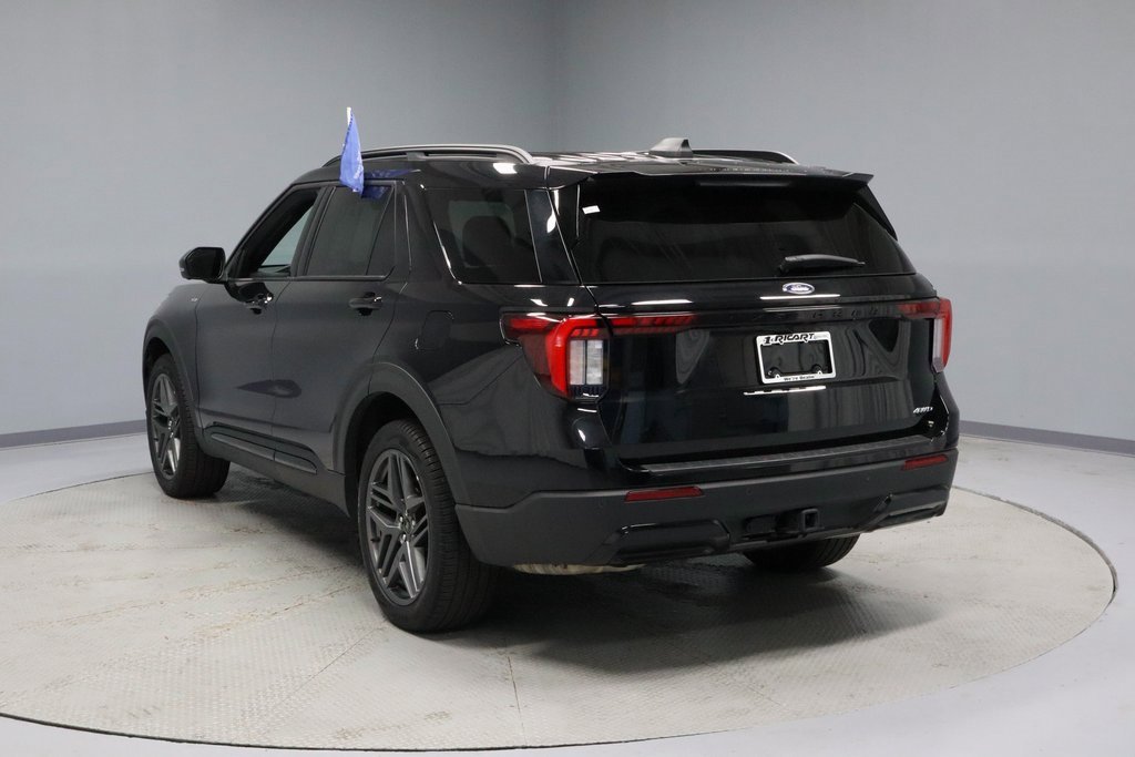 Certified 2025 Ford Explorer ST-Line w/ ST-Line Street Pack image 9