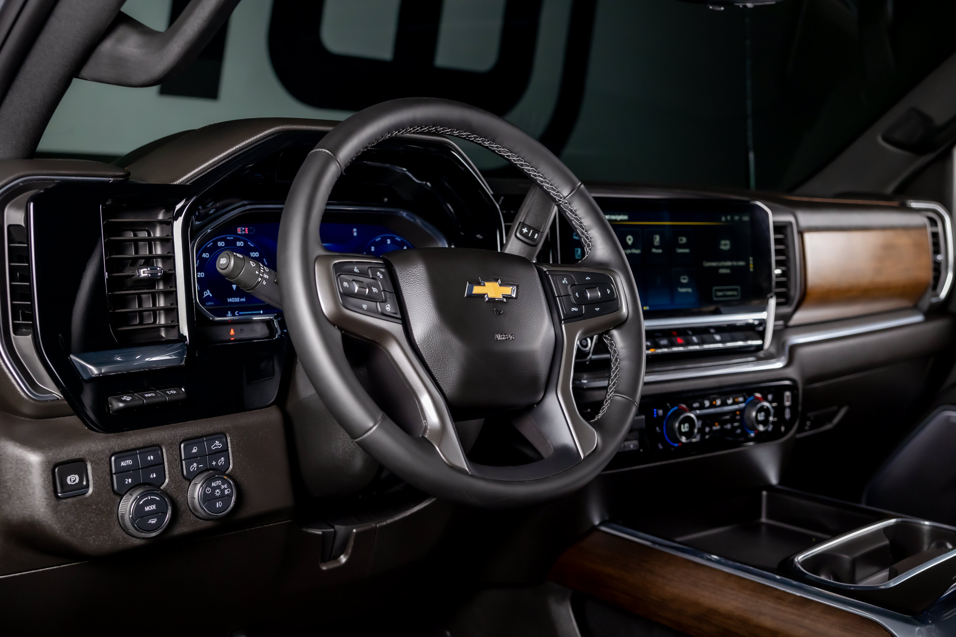 Used 2025 Chevrolet Silverado 3500 High Country w/ Technology Package AWD/4WD image 22
