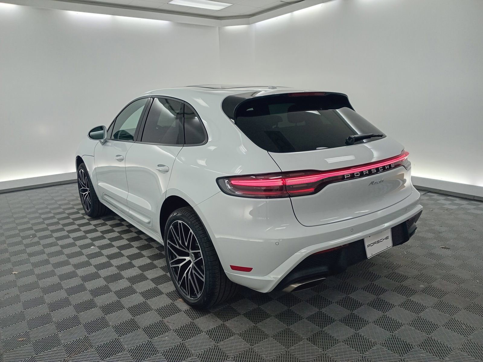 New 2026 Porsche Macan image 3
