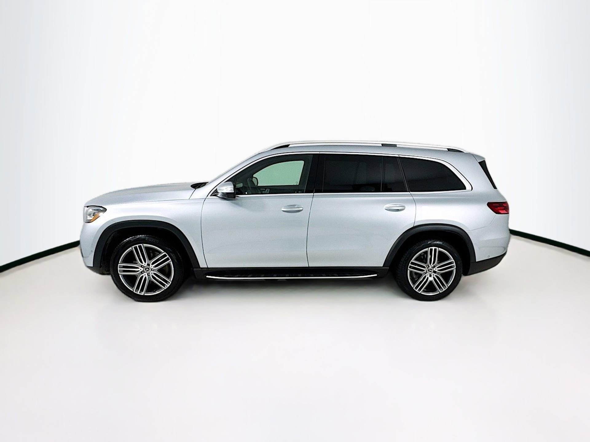 Used 2025 Mercedes-Benz GLS 450 4MATIC image 5