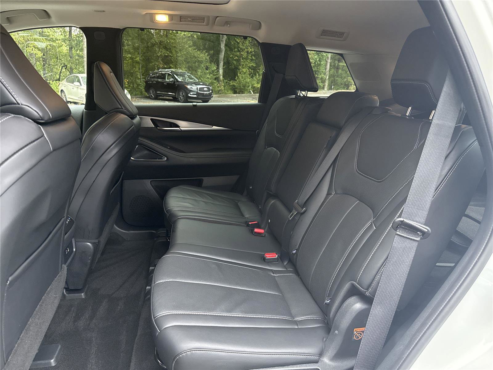 Certified 2025 INFINITI QX60 Luxe w/ Vision Package image 9