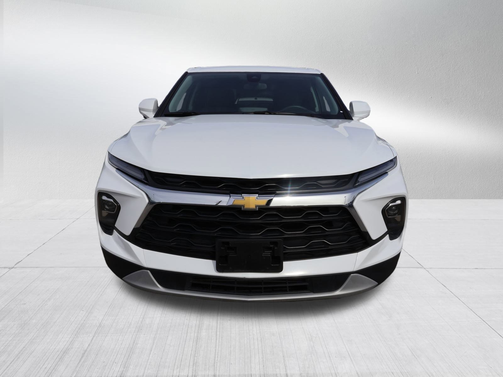Used 2025 Chevrolet Blazer LT image 2