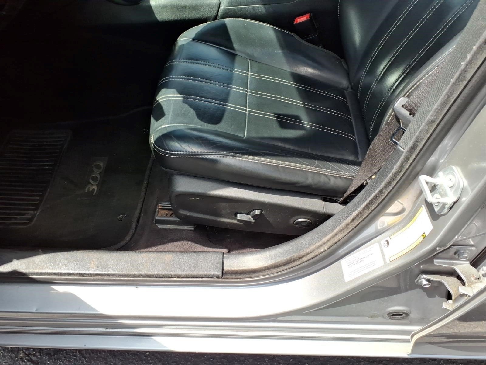 Used 2016 Chrysler 300 S w/ 300S Premium Group AWD/4WD image 9